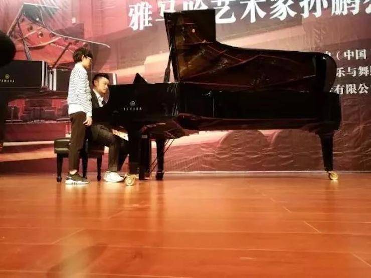 【回顾】2017w88win优德亚洲音乐奖学金-岭南师范学院颁奖典礼暨w88win优德艺术家孙鹏杰钢琴独奏音乐会及大师班活动成功举办