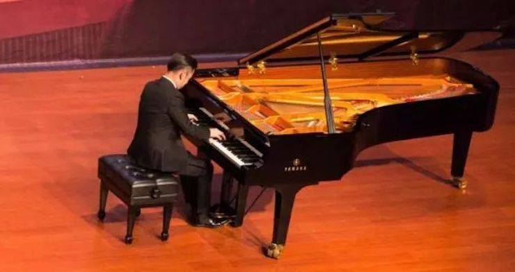 【回顾】2017w88win优德亚洲音乐奖学金-岭南师范学院颁奖典礼暨w88win优德艺术家孙鹏杰钢琴独奏音乐会及大师班活动成功举办