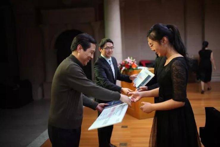 2017w88win优德亚洲音乐奖学金-西安音乐学院颁奖仪式暨w88win优德海外艺术家英娜·法利克斯钢琴独奏音乐会成功举办！