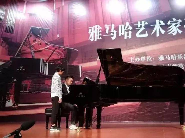 【回顾】2017w88win优德亚洲音乐奖学金-岭南师范学院颁奖典礼暨w88win优德艺术家孙鹏杰钢琴独奏音乐会及大师班活动成功举办