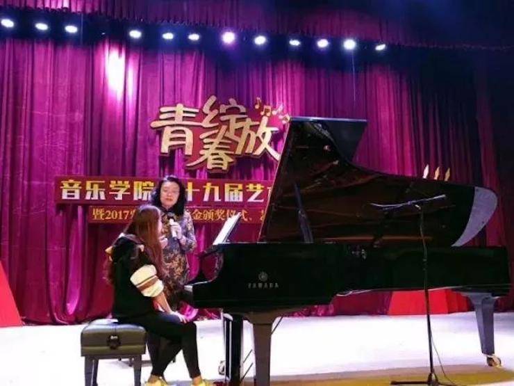 2017年w88win优德亚洲音乐奖学金内江师范学院颁奖仪式暨w88win优德艺术家张芳钢琴音乐会及大师班讲座成功举办！