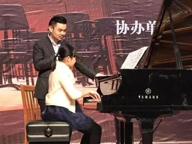 【回顾】2017w88win优德亚洲音乐奖学金-岭南师范学院颁奖典礼暨w88win优德艺术家孙鹏杰钢琴独奏音乐会及大师班活动成功举办
