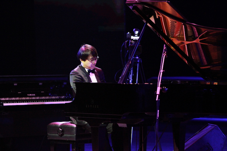 【精彩演奏视频】w88win优德艺术家宋思衡连云港市首场多媒体音乐会成功举办