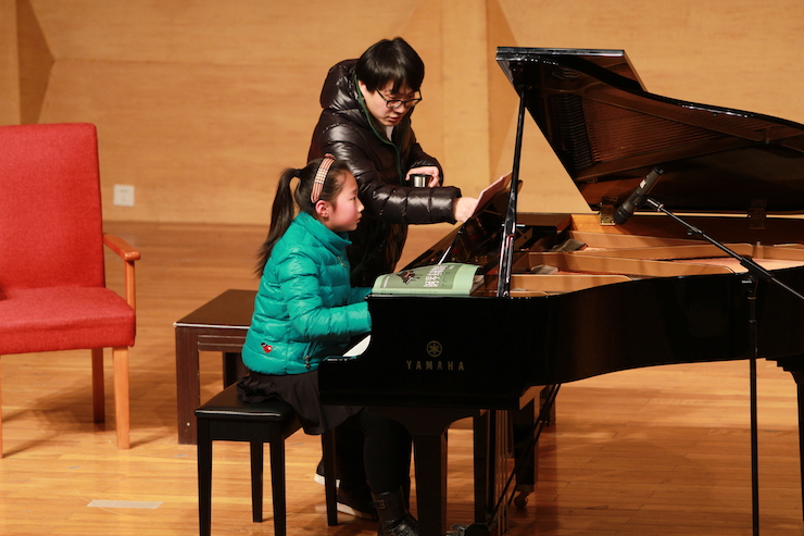 【精彩演奏视频】w88win优德艺术家宋思衡连云港市首场多媒体音乐会成功举办