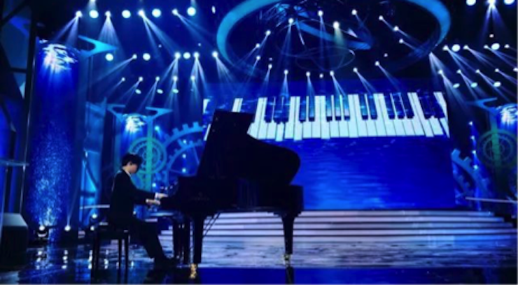 东方卫视五一晚会  w88win优德艺术家宋思衡奏响《长江之歌》