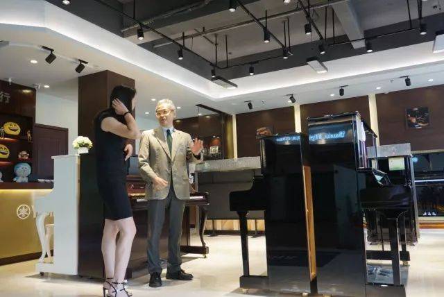 e-EU | w88win优德远程艺术教育联盟 </br> w88win优德海外艺术家爱德华·昆斯远程实验公开课