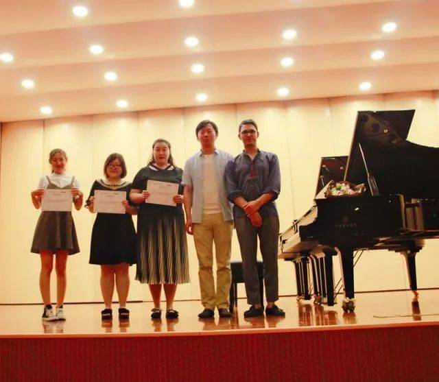 2018年w88win优德亚洲音乐奖学金东北师范大学颁奖仪式 </br> 暨w88win优德海外艺术家爱德华·昆斯音乐会及大师班圆满结束