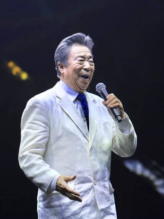 歌声悠扬，唱出时代记忆，琴声悦耳，奏响希望乐章 <br> 2018“我爱你中国?纪念改革开放40周年”经典歌曲上海演唱会圆满落幕