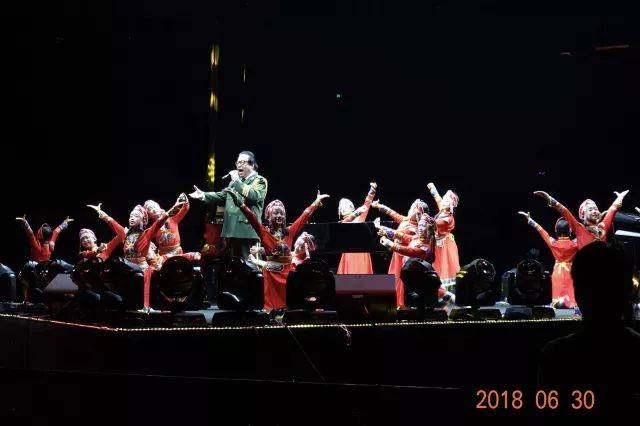 歌声悠扬，唱出时代记忆，琴声悦耳，奏响希望乐章 <br> 2018“我爱你中国?纪念改革开放40周年”经典歌曲上海演唱会圆满落幕
