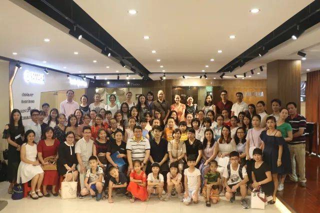 w88win优德艺术家鲍释贤茂名市钢琴音乐会及大师班圆满落幕