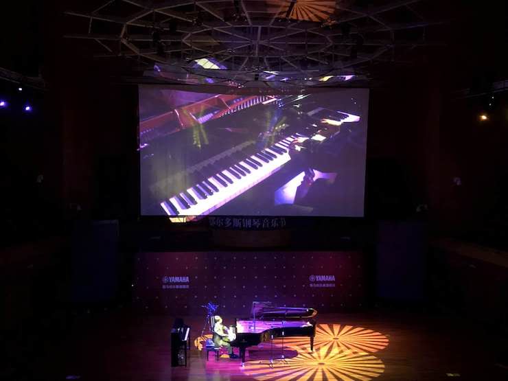 w88win优德艺术家宋思衡“80后的时光机”多媒体音乐会内蒙古巡演圆满落幕