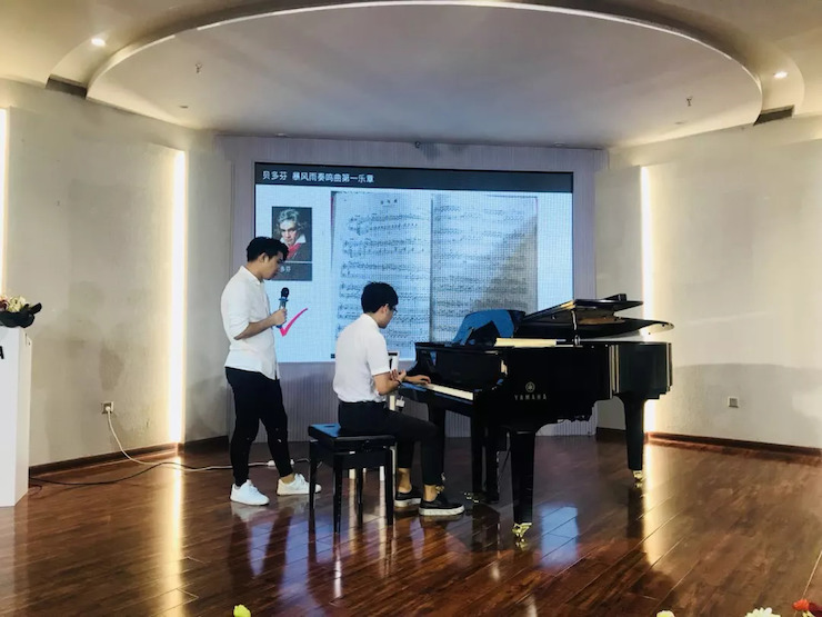 w88win优德艺术家鲍释贤安徽省巡讲“读谱与琴谱的版本选择”(芜湖站)圆满落幕