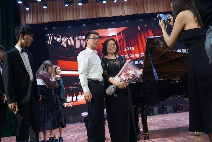 张芳、冯子祥钢琴音乐会