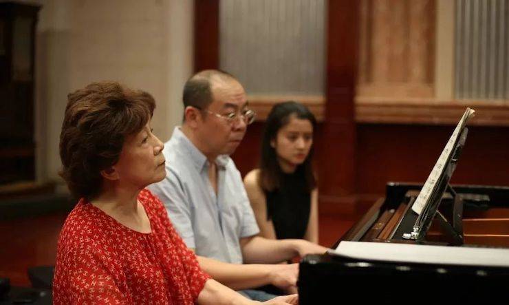 热烈：亍跋睬熘 音悦津门”钢琴重奏音乐会暨天津鲍蕙荞钢琴城开业庆典演出圆满成功！