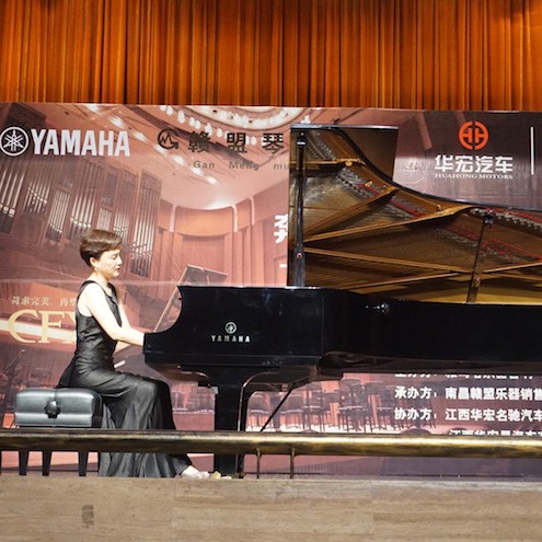 琴系南昌|w88win优德艺术家杨珊珊钢琴音乐会及讲座成功举办