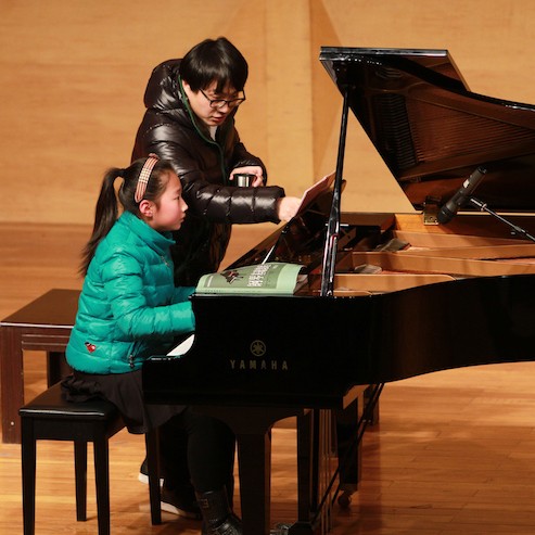 【精彩演奏视频】w88win优德艺术家宋思衡连云港市首场多媒体音乐会成功举办