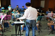 上：缈谌行男⊙88win优德示范管乐团大师班活动报道 